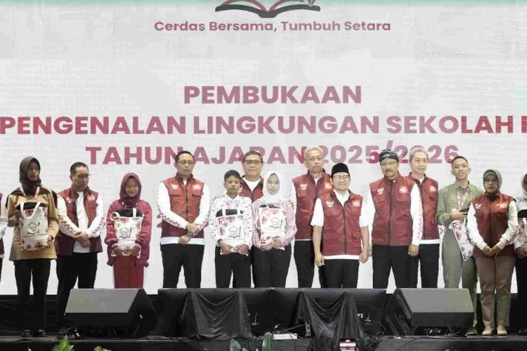 Cak Imin hingga Gus Ipul Hadiri MPLS Sekolah Rakyat di Cibinong Bogor
