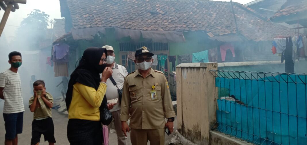 Deni Kepala Desa Cihideung Udik -