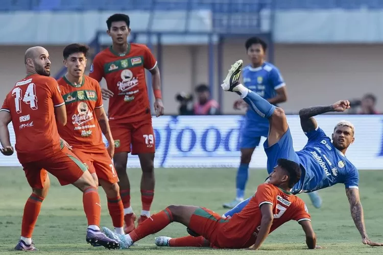 Thom Haye Cadangan, Persib vs Persebaya Imbang di Babak Pertama