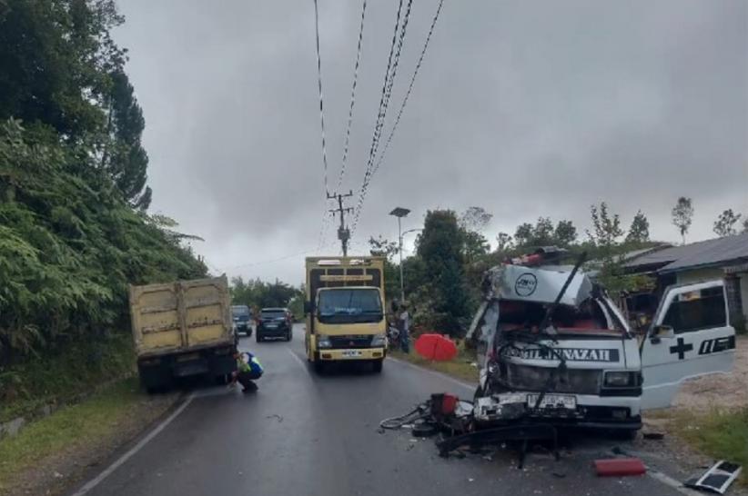4 Korban Kecelakaan Rombongan Besan Minibus Lampung Dilarikan ke IGD