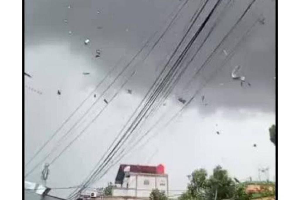 Angin Puting Beliung Terjang 42 Rumah di Bojonggede