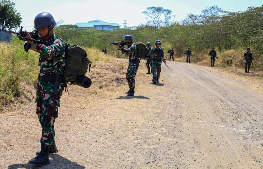 CEGAH DINI DEMAM BERDARAH, YONIF 2 MARINIR LAKSANAKAN FOGGING DI LINGKUNGAN SATUAN