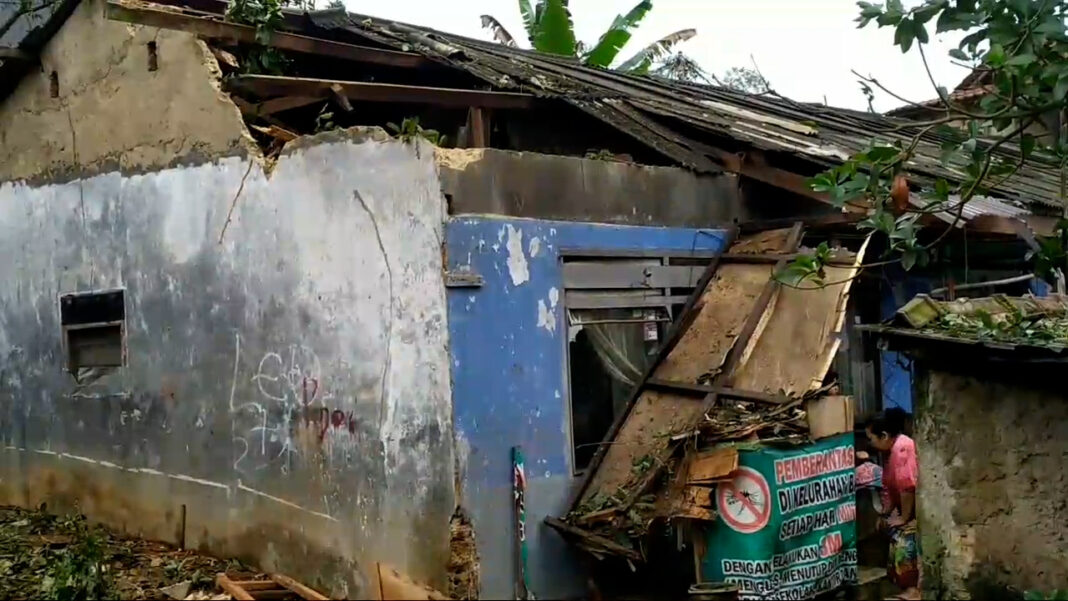 Diterjang Angin Kencang, 3 Rumah di Cibungbulang Rusak