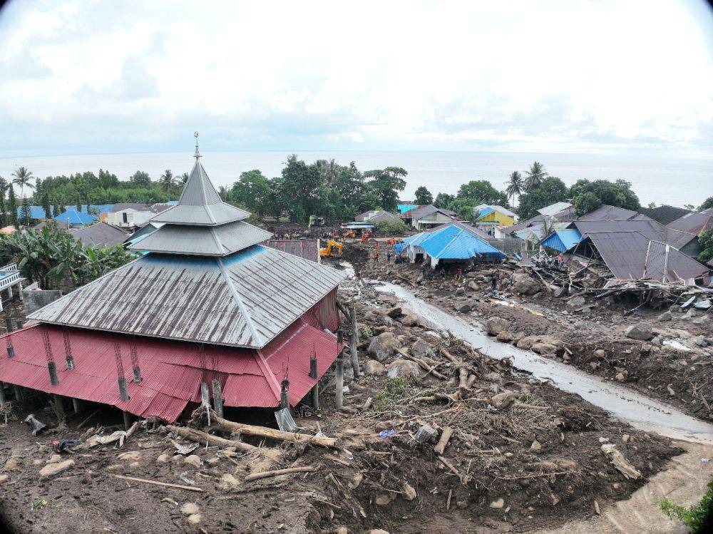 Hujan Es Disertai Angin Kencang di Kecamatan Rumpin