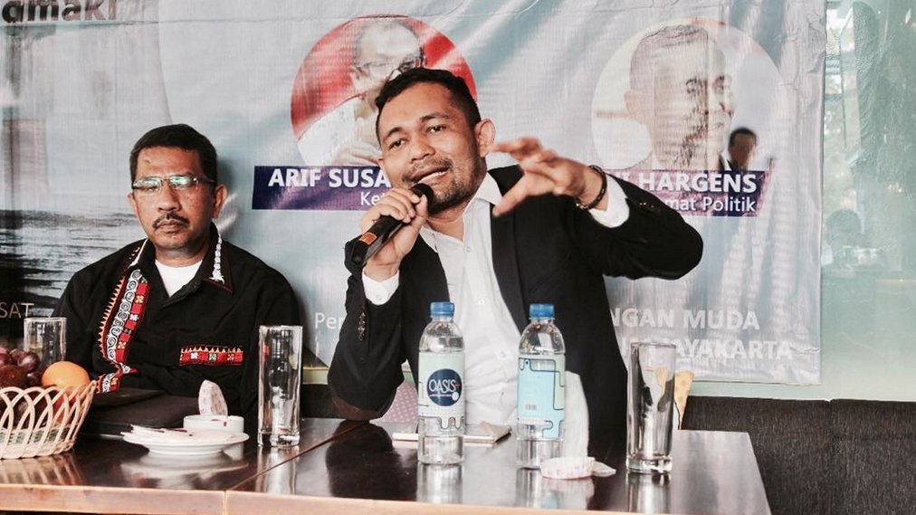 Momen Kepsek-Ortu Siswa SMAN 1 Cimarga Berpelukan Usai Sepakat Damai