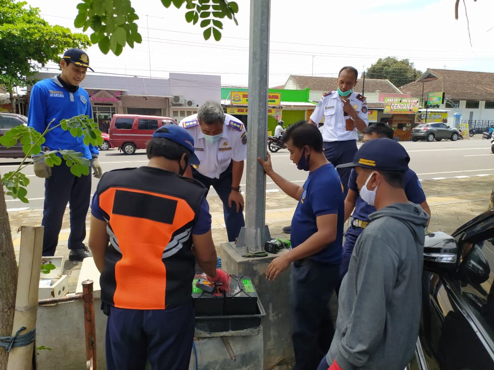 Laporan Lampu Jalan Padam Diterima, Dishub UPT Wil IV Leuwiliang Turunkan Tim Teknis