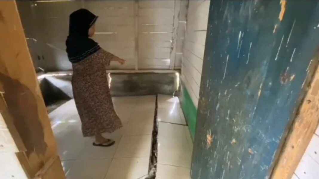 Mimbar Hari Jadi Cilebut Barat ke-43 Ambruk