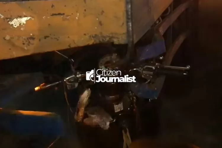 Pengendara Motor Tabrak Truk Tronton yang Parkir Sembarangan di Cileungsi