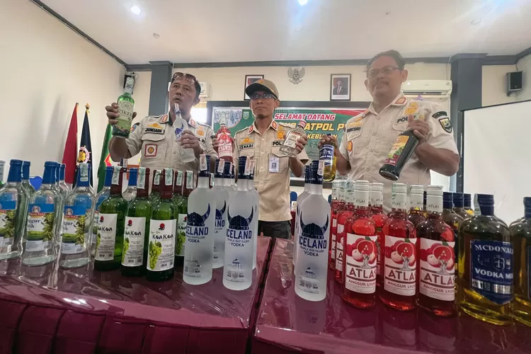 Sekelompok Pemuda Diamankan, Polisi Sita Miras dan Sajam