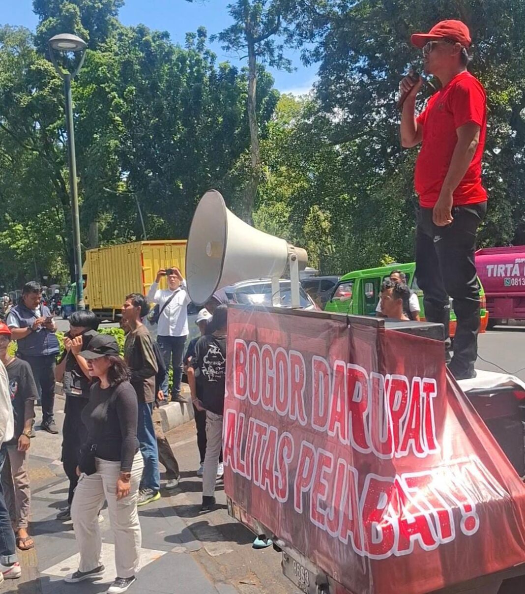 Aksi Unjuk Rasa KPP Bogor Raya di Kantor Balaikota Bogor Soal Proses Seleksi Dewan Pendidik