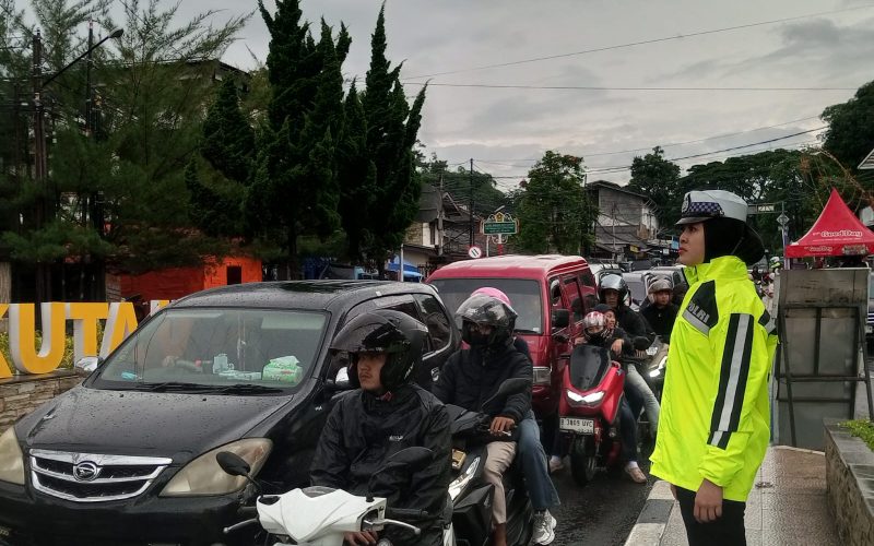 Jumlah Kendaraan di Jalur Puncak Bogor Menurun