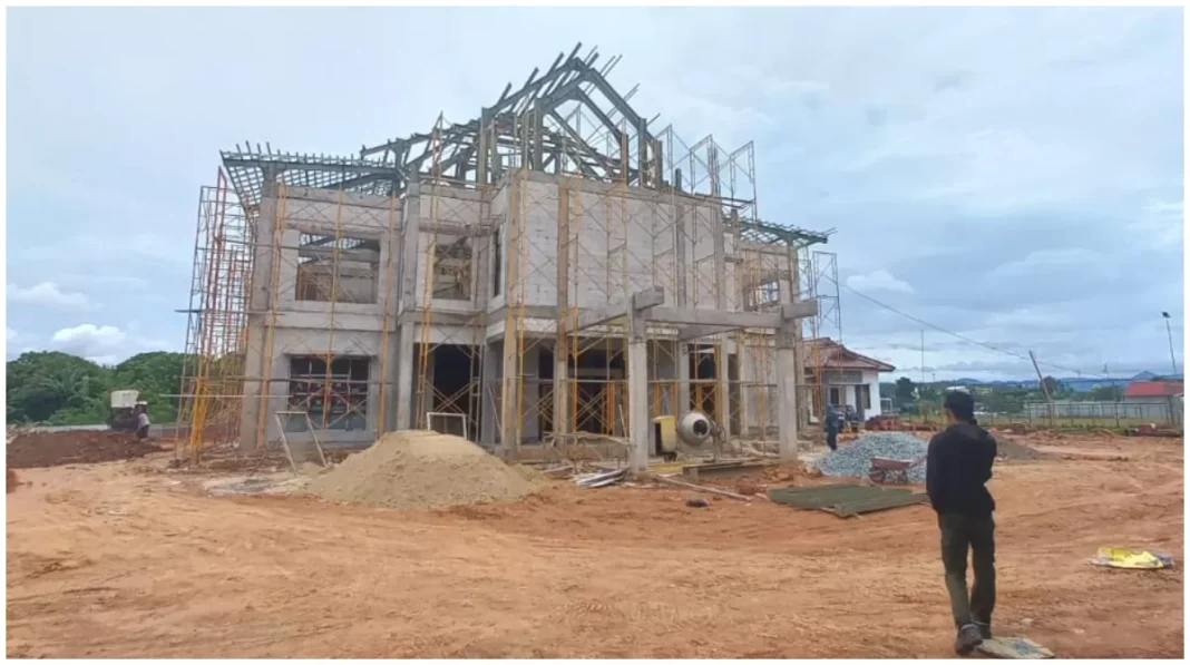 Kujang Setinggi 14 Meter Mulai Dipasang di Tugu Pancakarsa