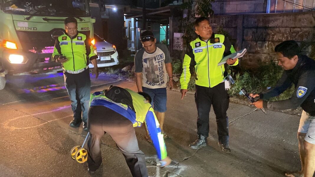 Pemotor di Gunung Putri Tewas Terlindas Truk