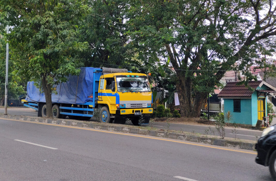 Truk Tronton Renggut Nyawa Pemotor di Parungpanjang