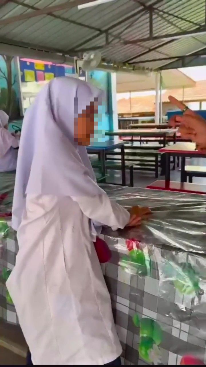 Guru Dikeroyok Siswa, Murid Dihina Guru