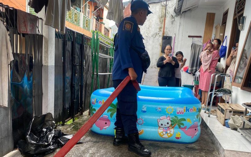 Kolam Karet di Ciomas Diisi Air oleh Damkar