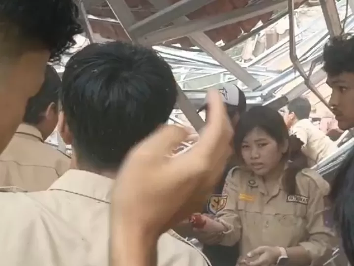 SMAN 2 Gunungputri Ambruk Usai Diguyur Hujan Deras