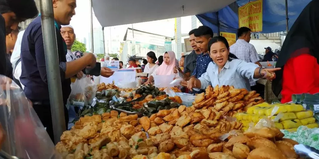 Pedagang Cakwe Kota Bogor Diserbu Pemburu Takjil