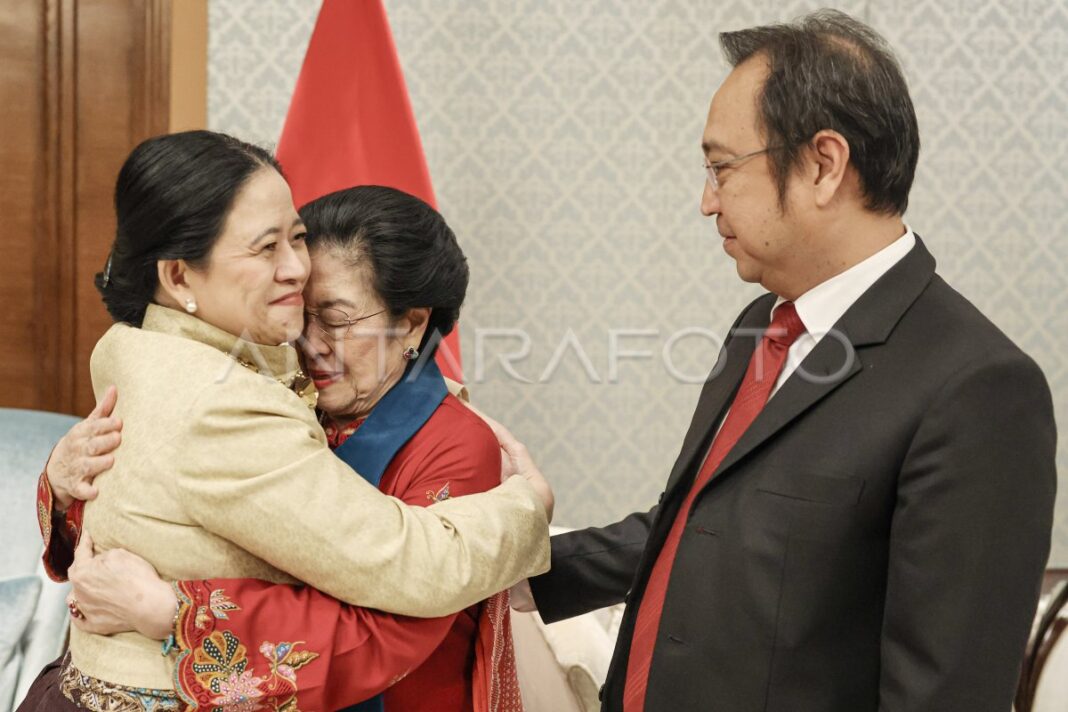 Potret Megawati Terima Doktor HC dari Kampus Perempuan Terbesar di Internasional